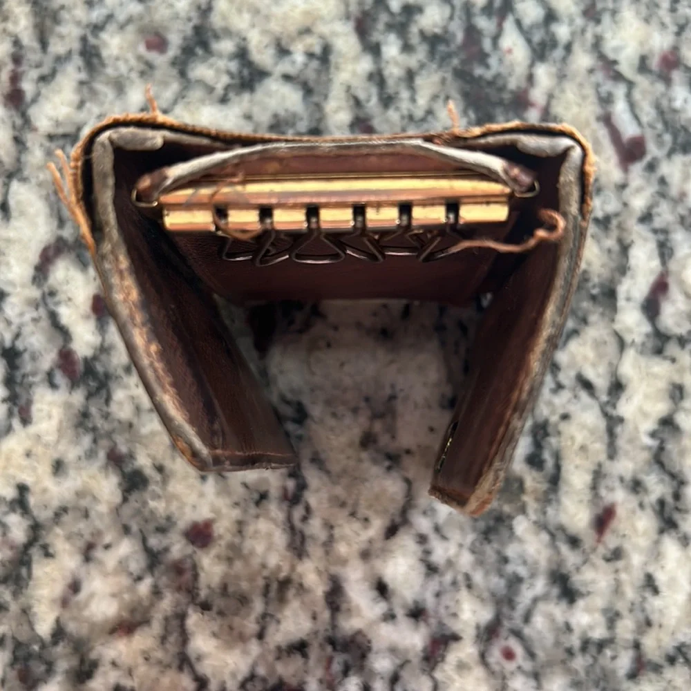 Louis Vuitton Monogram Key Case - Picture 5 of 11